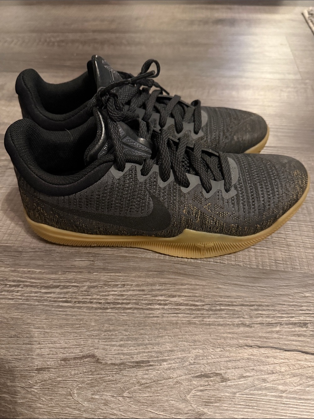Nike Kobe Sneakers Black Knit Low-Top Sneakers with Gum Sole